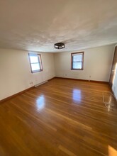 43 Johnson Pl, Unit #2 in Auburndale, MA - Foto de edificio - Building Photo