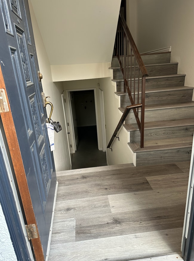 2115 Carnegie Ln, Unit 4 in Redondo Beach, CA - Building Photo - Building Photo