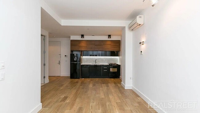 Modern 2 bedroom - Awesome design and architecture.