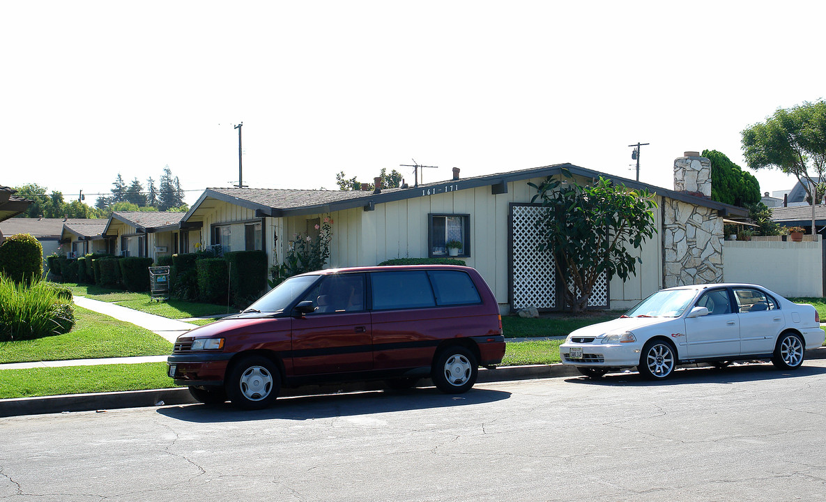 161-171 N Holly St in Orange, CA - Building Photo