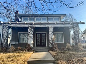 810 S 35th St in Lincoln, NE - Building Photo