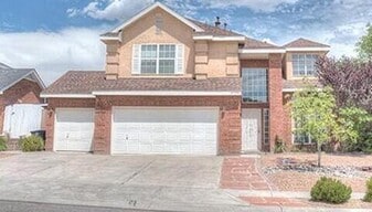 8700 Oakcrest Pl NW in Albuquerque, NM - Building Photo