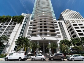 950 Brickell Bay Dr, Unit 1506 in Miami, FL - Building Photo