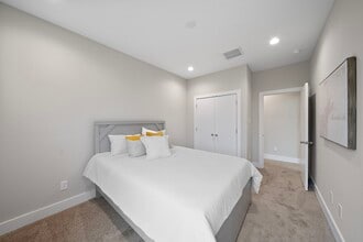 8670 Easthaven Blvd in Houston, TX - Building Photo - Building Photo