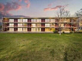 710 Iris St in Lake Charles, LA - Building Photo
