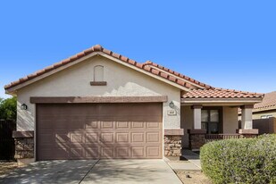 660 S Concord St in Gilbert, AZ - Building Photo