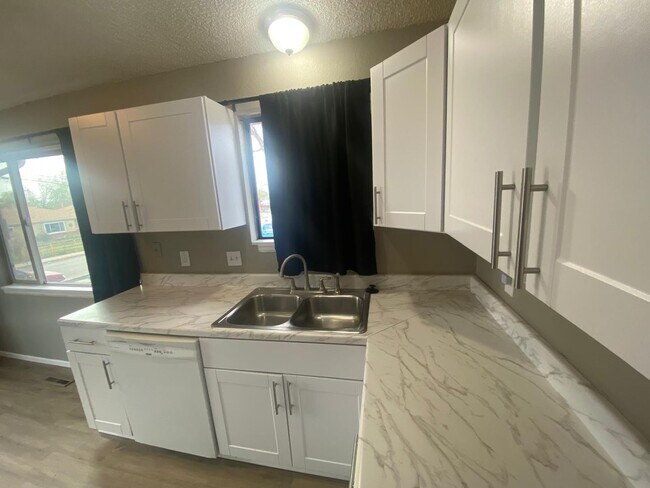 2786 W Yale Ave in Denver, CO - Building Photo - Building Photo