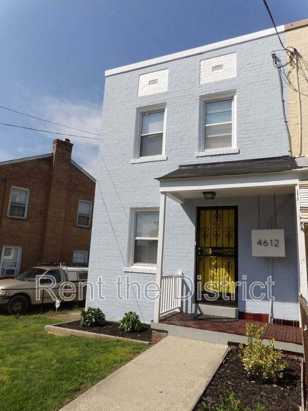 property at 4612 Bass Pl SE