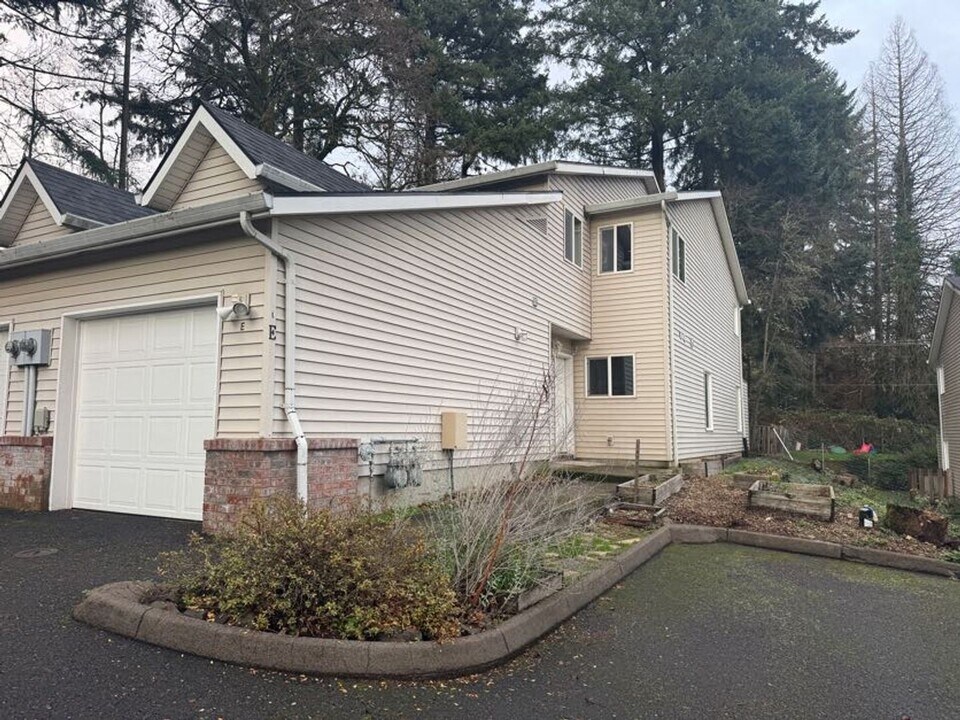 10000 SE French Rd in Vancouver, WA - Building Photo