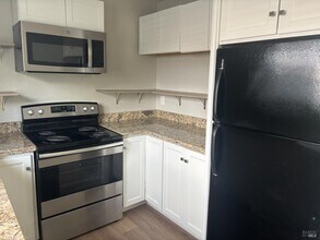 221 College View Dr in Rohnert Park, CA - Building Photo - Building Photo