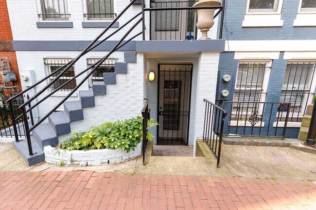 1304 Riggs St NW in Washington, DC - Foto de edificio - Building Photo