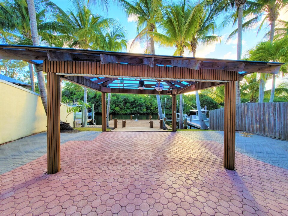 1905 Robalo Dr in Vero Beach, FL - Building Photo