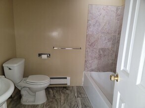 16470 E 9 Mile Rd in Eastpointe, MI - Building Photo - Building Photo
