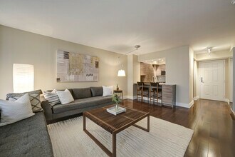 1200 Braddock Pl, Unit 308 in Alexandria, VA - Building Photo - Building Photo