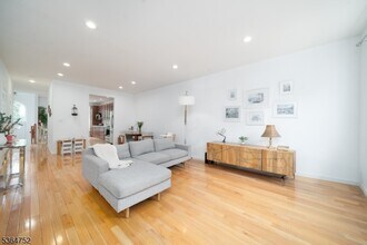 593 Hartford Dr in Nutley, NJ - Building Photo - Building Photo