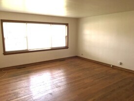 10350 Milford St, Unit 2E in Westchester, IL - Building Photo