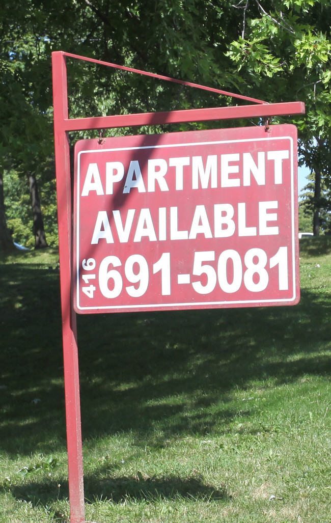 Parkette Place Apt in Toronto, ON - Building Photo - Building Photo