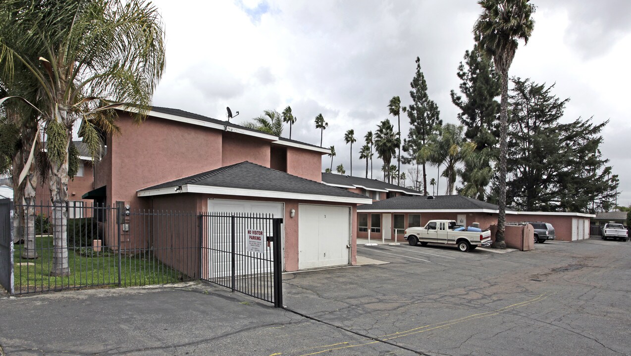 Washington Avenue Apartments in Escondido, CA - Foto de edificio