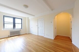 850 Amsterdam Ave, Unit 15B in New York, NY - Building Photo