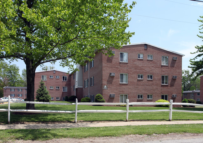 Stonegate Place in Warren, OH - Building Photo - Building Photo