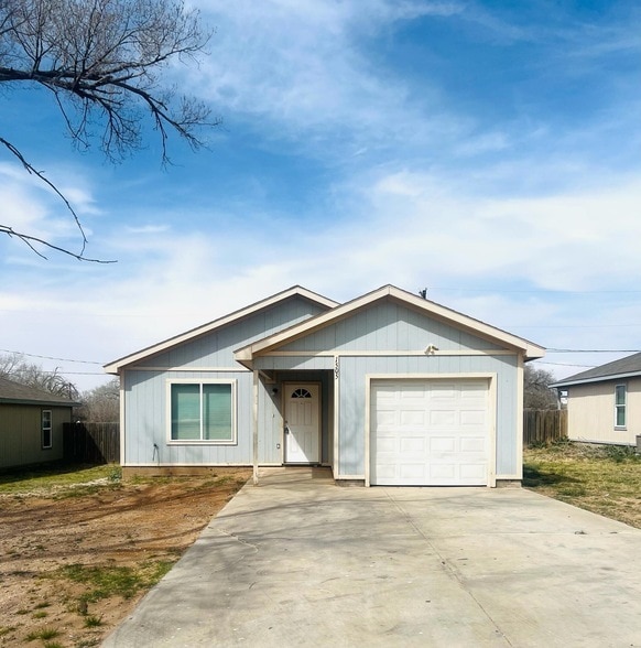 property at 1505 E 6th St