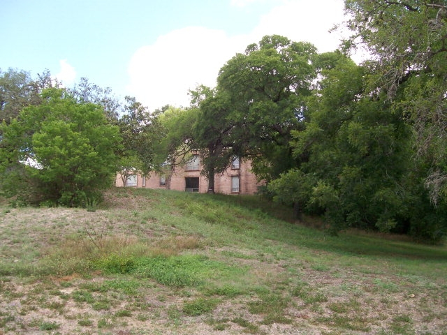 124-126 W Hampton Dr in Seguin, TX - Building Photo - Building Photo