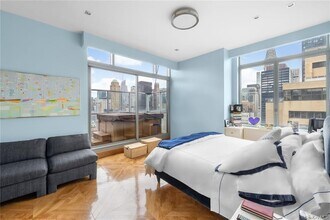 556 3rd Ave, Unit PHG in New York, NY - Building Photo - Building Photo