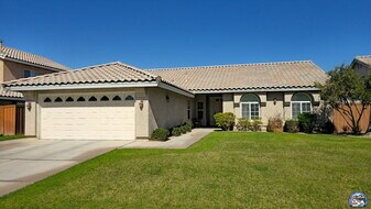 2640 Lenrey Ave in El Centro, CA - Building Photo
