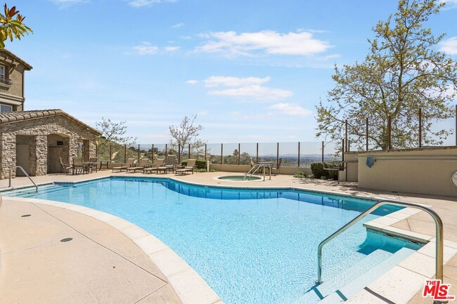 11507 Verona Dr in Chatsworth, CA - Foto de edificio - Building Photo