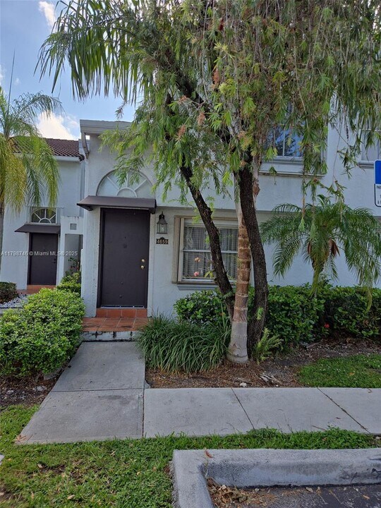4659 NW 97th Ct in Doral, FL - Building Photo