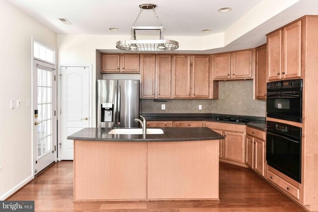 13592 Village Green Dr in Leesburg, VA - Building Photo - Building Photo