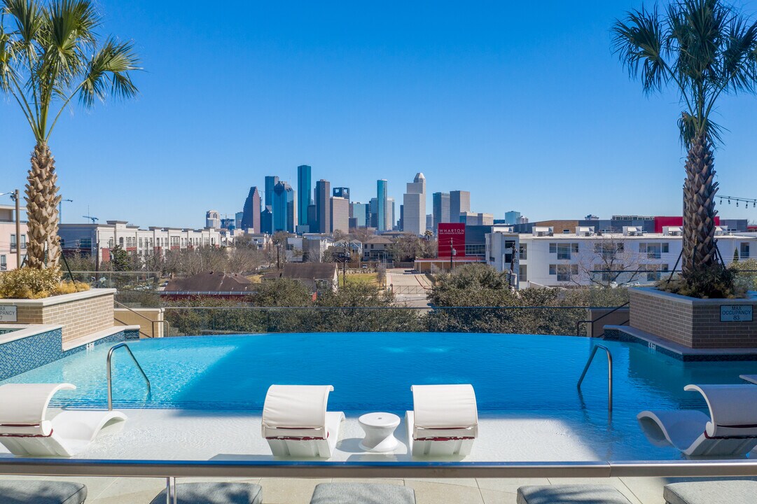 Montrose at Buffalo Bayou in Houston, TX - Foto de edificio