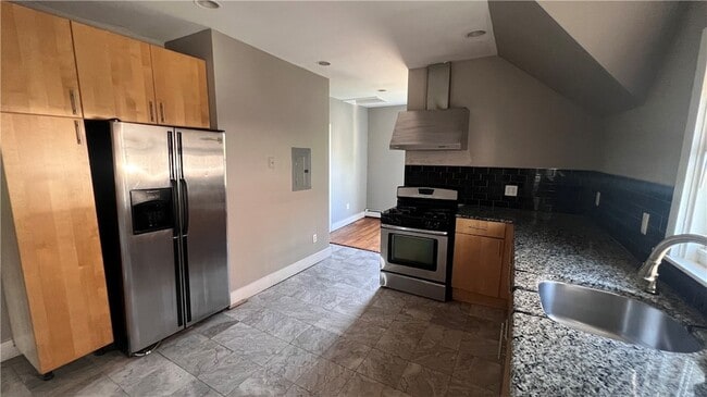 58 Roanoke St in Providence, RI - Building Photo - Building Photo