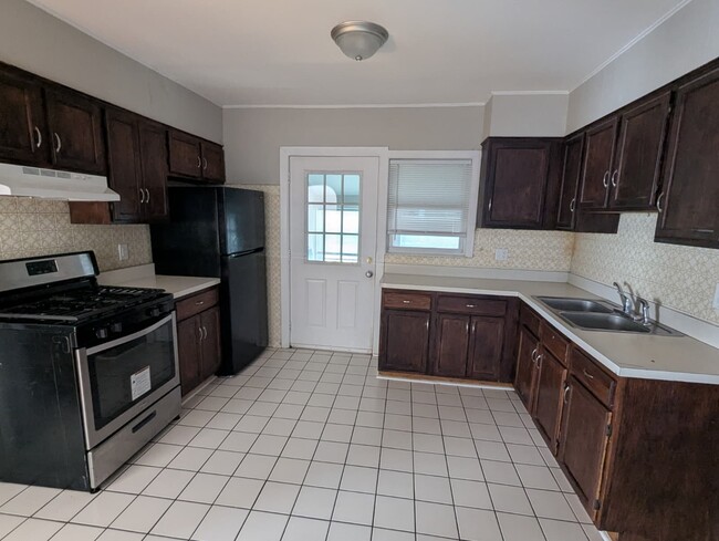 186 Beacon Ave, Unit 2