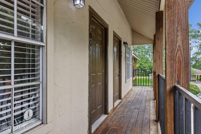 300 Lozes Ave in Lafayette, LA - Building Photo - Building Photo