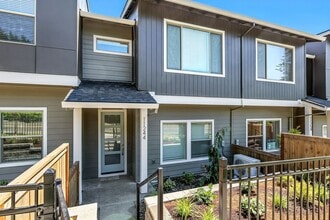 11244 SE 162nd Ave in Happy Valley, OR - Building Photo - Building Photo