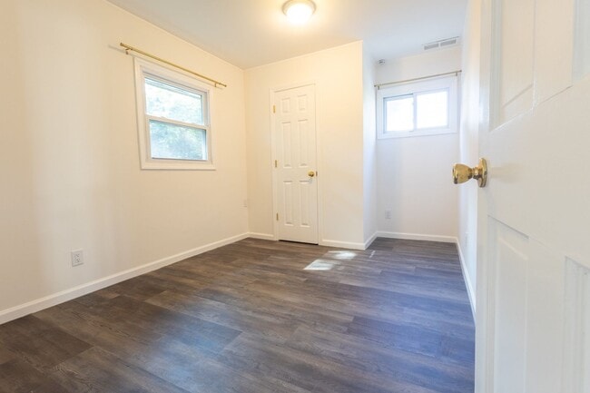 25 Southridge Dr in Glen Cove, NY - Building Photo - Building Photo