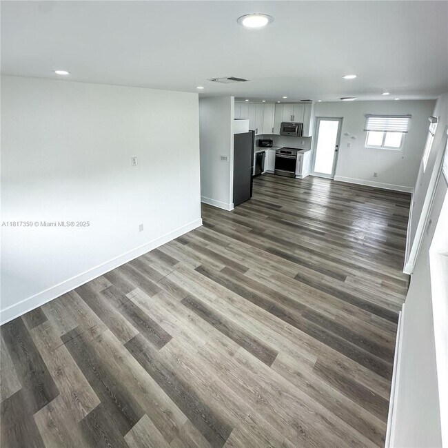 85 W 33rd St in Hialeah, FL - Building Photo - Building Photo