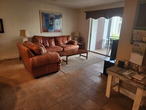 7701 Starkey Rd, Unit 115 in Seminole, FL - Building Photo - Building Photo