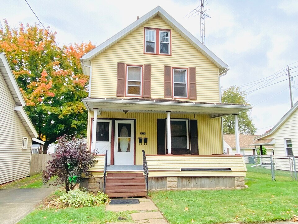 837 Parkview St NE, Unit 1 in Massillon, OH - Building Photo