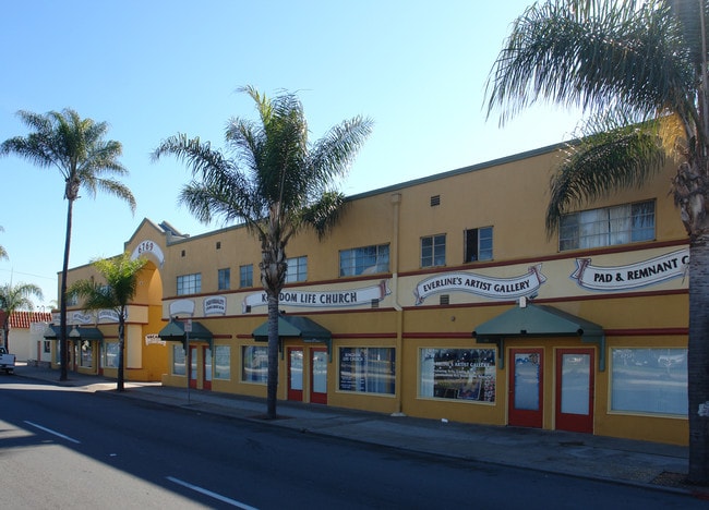 6757-6765 El Cajon Blvd in San Diego, CA - Foto de edificio - Building Photo