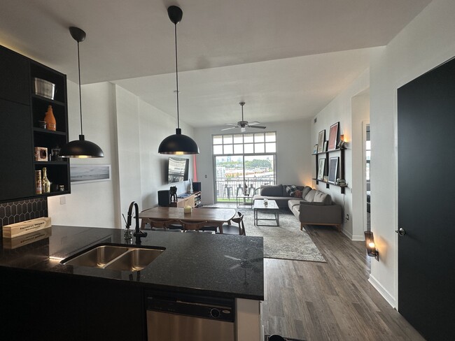 711 Cosmopolitan Dr NE, Unit 809 in Atlanta, GA - Foto de edificio - Building Photo