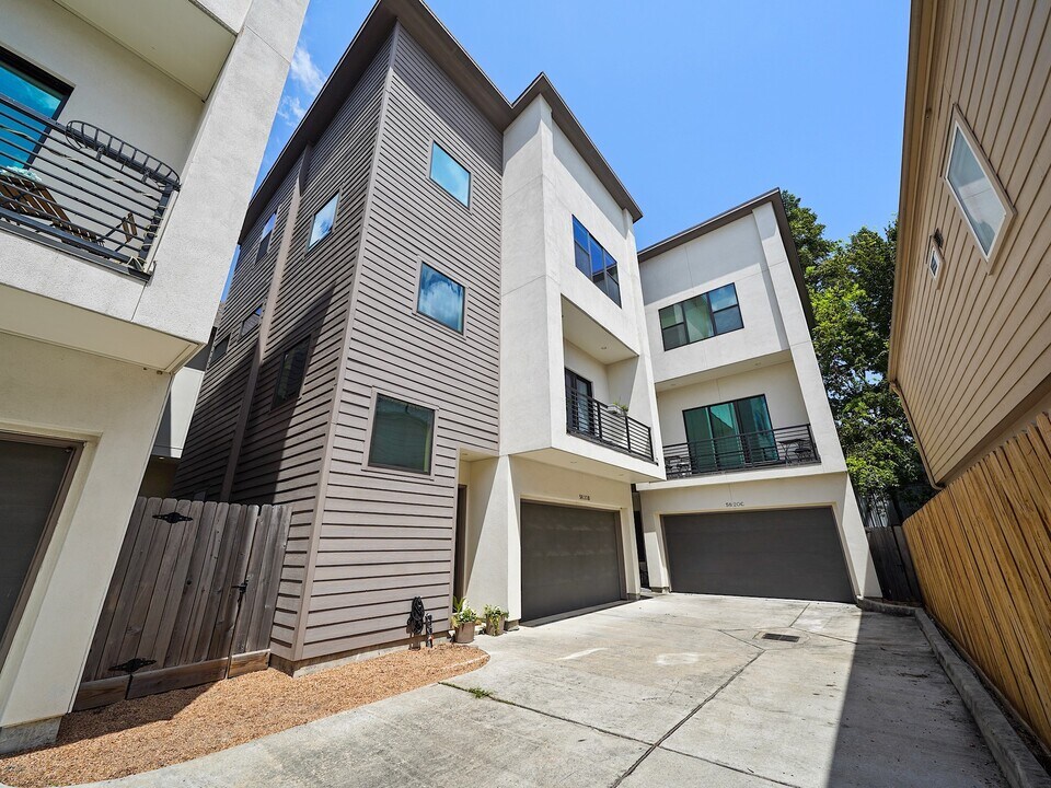 5820 Petty St in Houston, TX - Building Photo