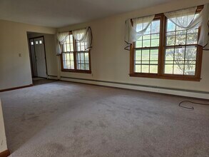 59 Big Horn Rd in Shelton, CT - Foto de edificio - Building Photo