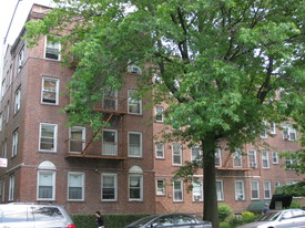 143-21 Bowne St in Flushing, NY - Foto de edificio - Building Photo