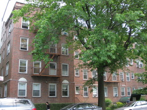 143-21 Bowne St in Flushing, NY - Building Photo - Building Photo