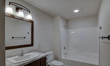 4910 Waylon St in Eau Claire, WI - Building Photo - Building Photo
