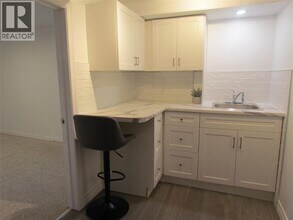 1097 McDougall Ct in Sarnia, ON - Building Photo - Building Photo