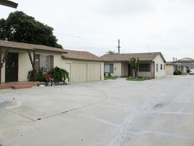 13512 Cerise Ave in Hawthorne, CA - Foto de edificio - Building Photo