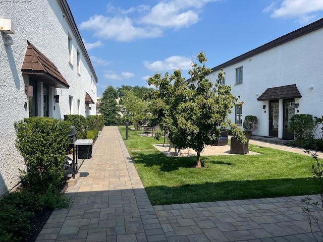 property at 44 Sintsink Dr E